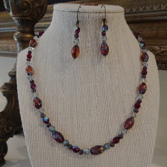 Handcrafted artisanal necklace & earring ensemble in amber & crystal - Picture 4 of 7